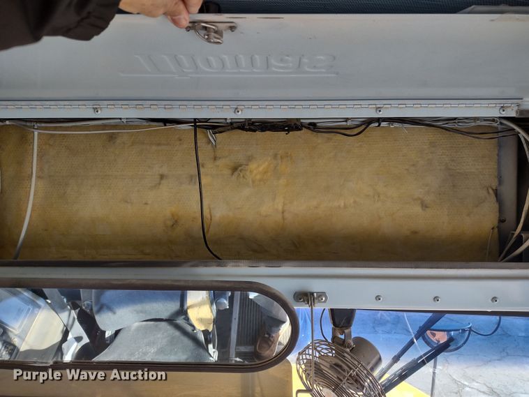 image for item DR8169 1999 International 3800  school bus