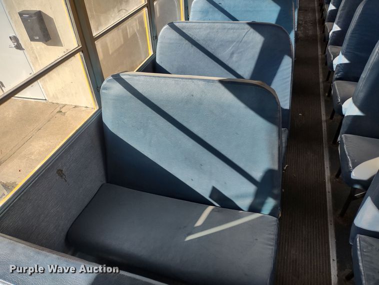 image for item DR8169 1999 International 3800  school bus