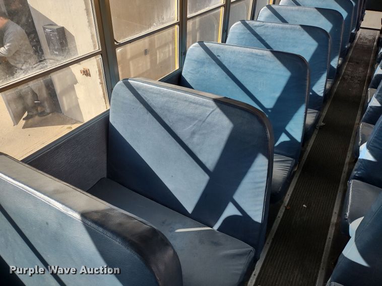 image for item DR8169 1999 International 3800  school bus