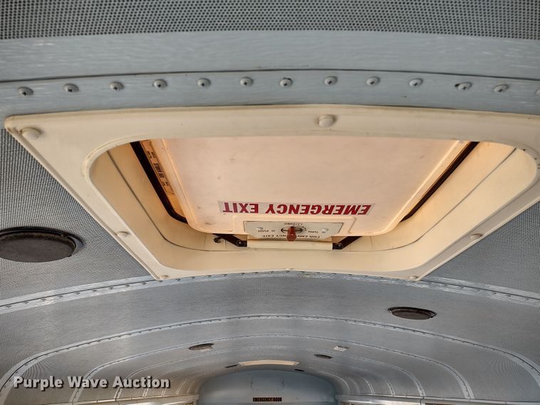 image for item DR8169 1999 International 3800  school bus