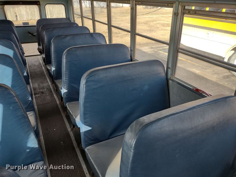 image for item DR8169 1999 International 3800  school bus