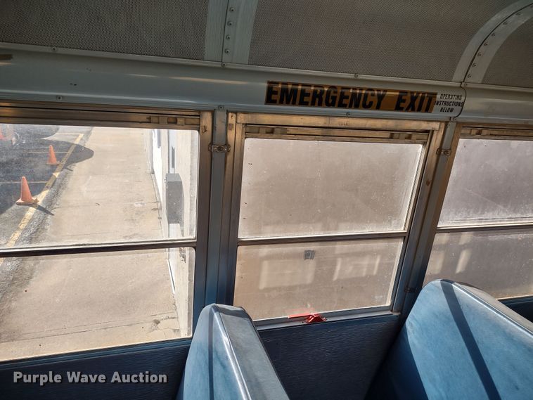 image for item DR8169 1999 International 3800  school bus