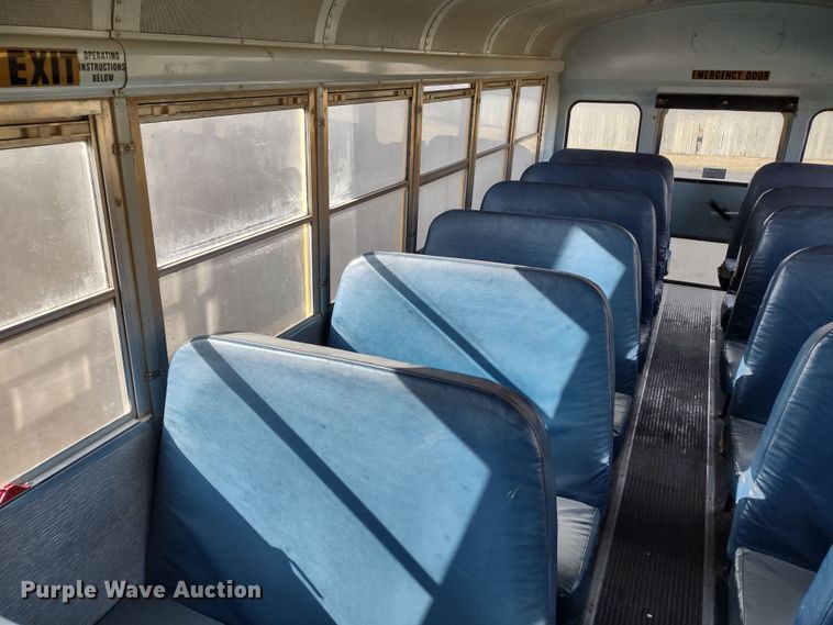 image for item DR8169 1999 International 3800  school bus