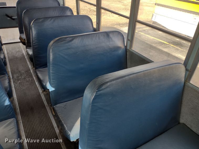 image for item DR8169 1999 International 3800  school bus