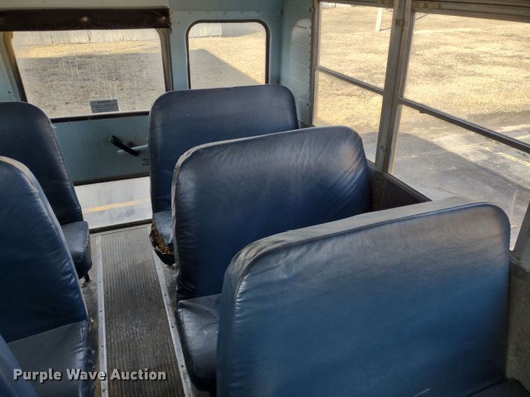 image for item DR8169 1999 International 3800  school bus