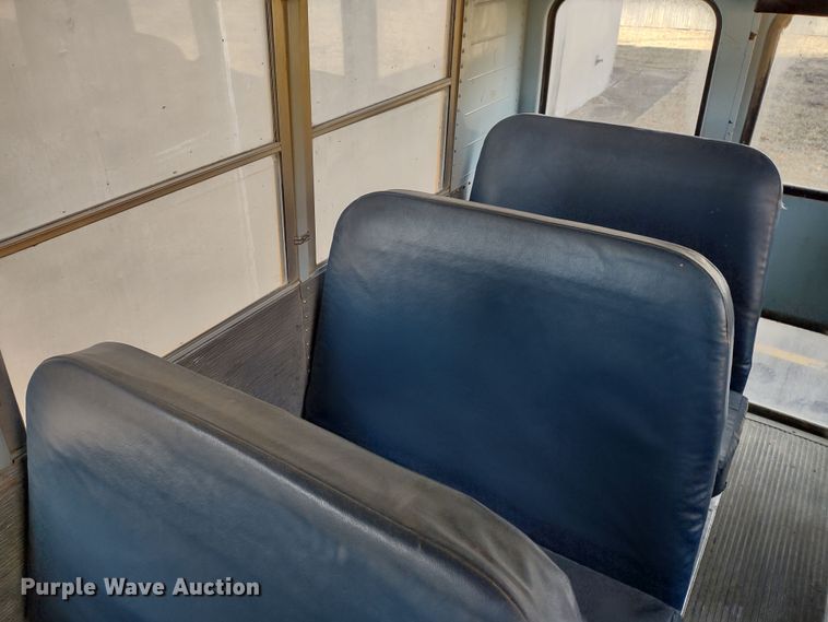 image for item DR8169 1999 International 3800  school bus