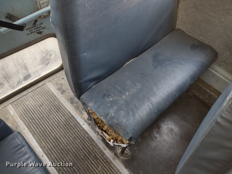 image for item DR8169 1999 International 3800  school bus