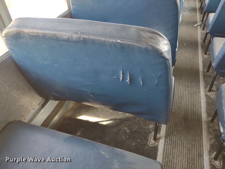 image for item DR8169 1999 International 3800  school bus