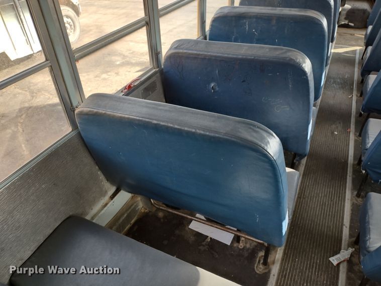 image for item DR8169 1999 International 3800  school bus