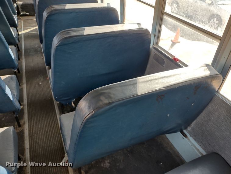 image for item DR8169 1999 International 3800  school bus