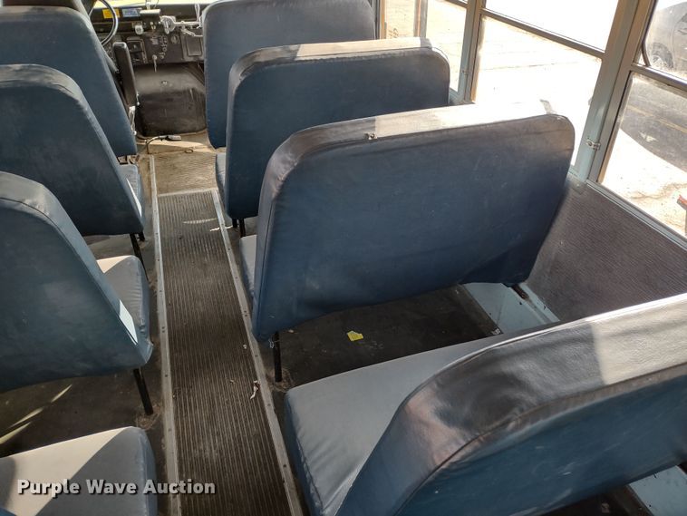 image for item DR8169 1999 International 3800  school bus