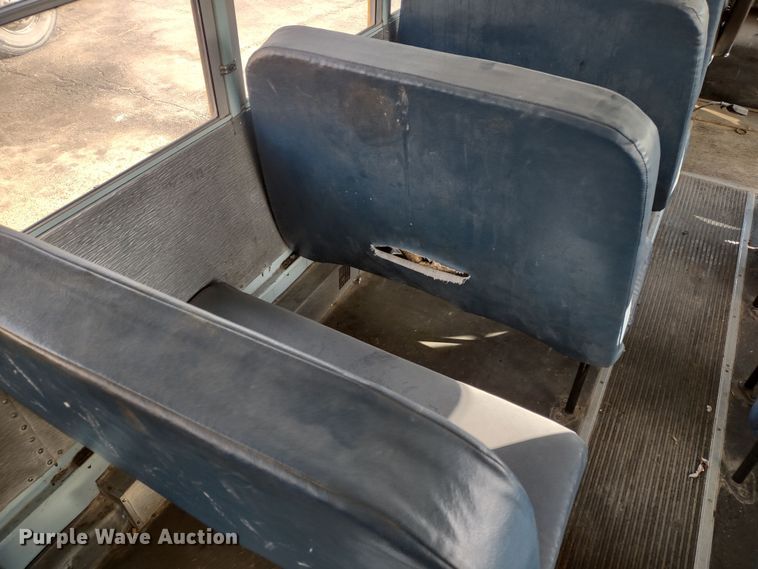 image for item DR8169 1999 International 3800  school bus