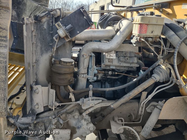 image for item DR8169 1999 International 3800  school bus