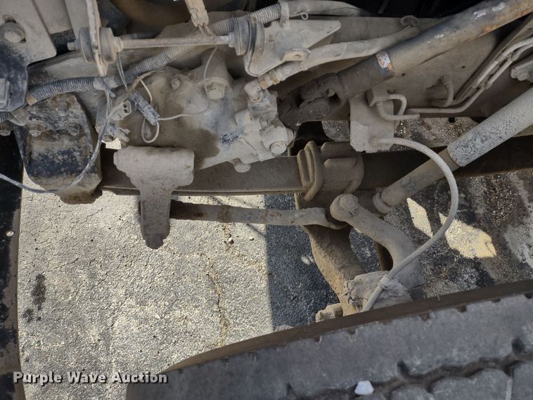 image for item DR8169 1999 International 3800  school bus