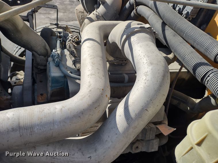 image for item DR8169 1999 International 3800  school bus