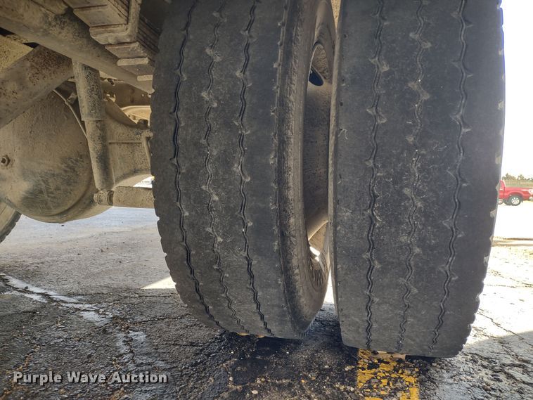 image for item DR8169 1999 International 3800  school bus