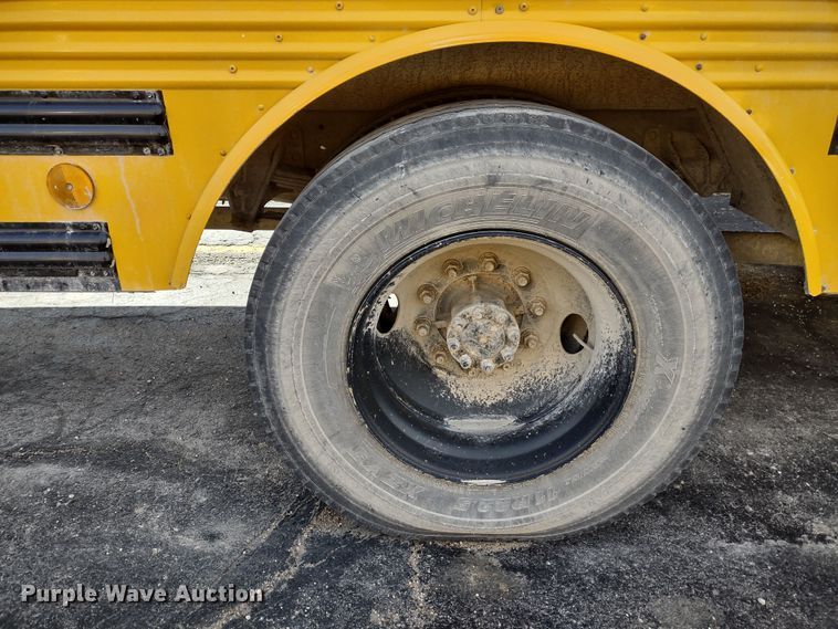image for item DR8169 1999 International 3800  school bus