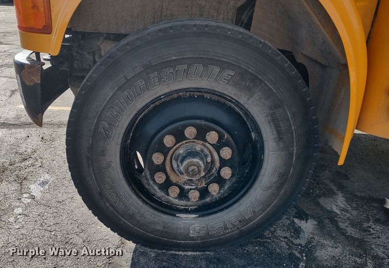 image for item DR8169 1999 International 3800  school bus