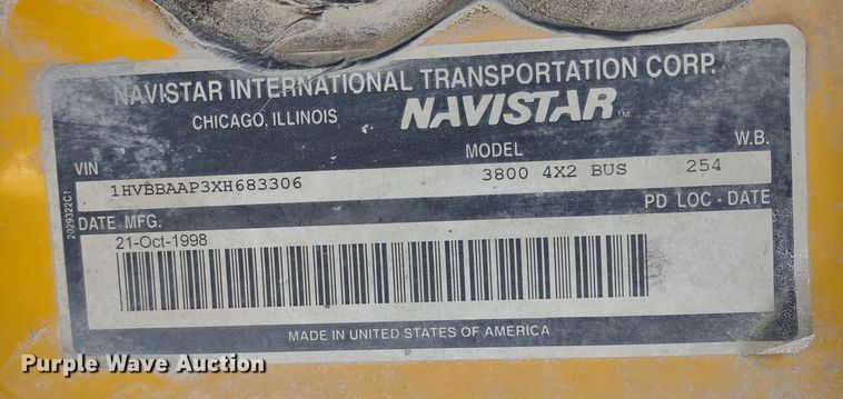 image for item DR8169 1999 International 3800  school bus