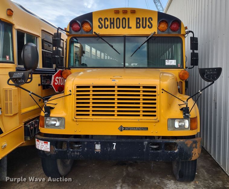 image for item DR8172 1999 International 3800  school bus