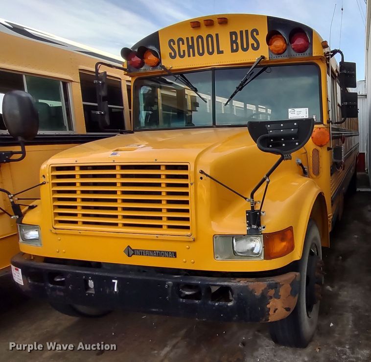 image for item DR8172 1999 International 3800  school bus