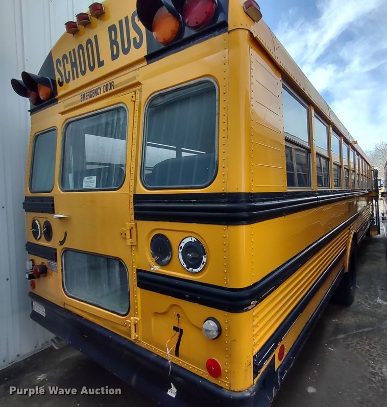 image for item DR8172 1999 International 3800  school bus