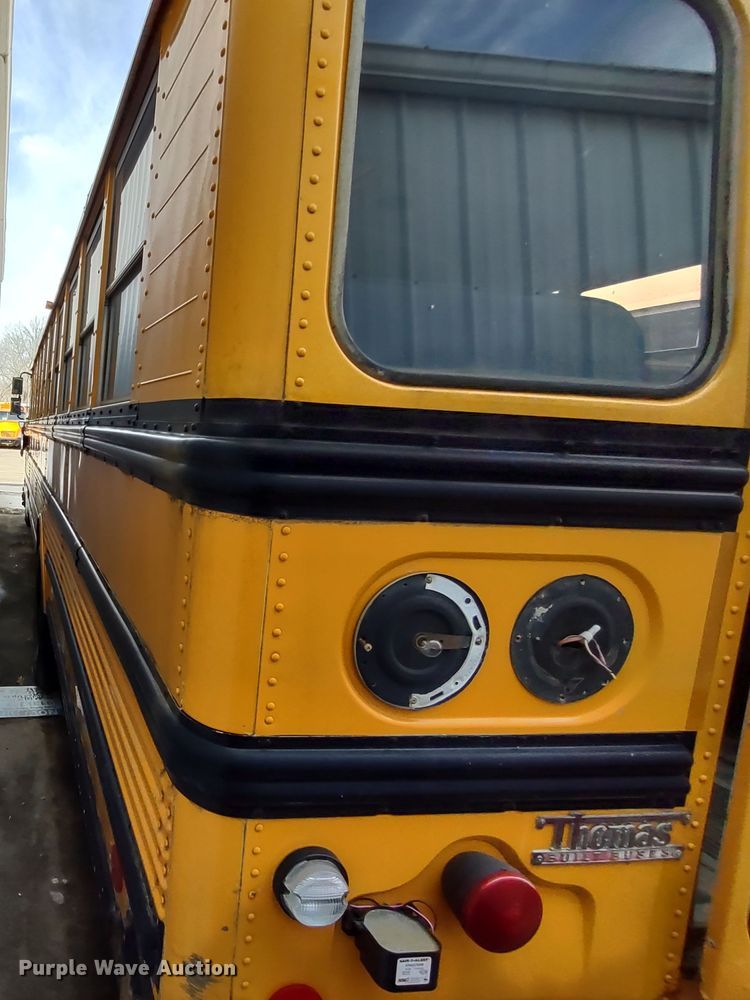 image for item DR8172 1999 International 3800  school bus