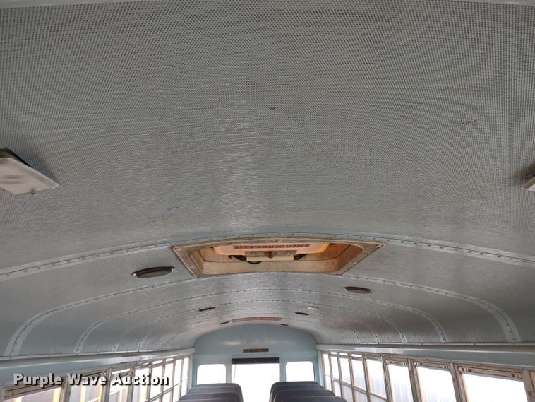 image for item DR8172 1999 International 3800  school bus