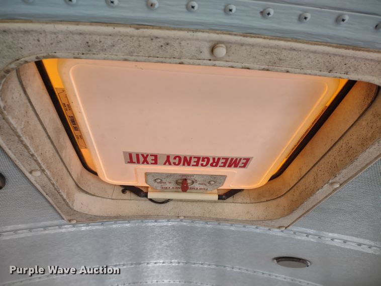 image for item DR8172 1999 International 3800  school bus