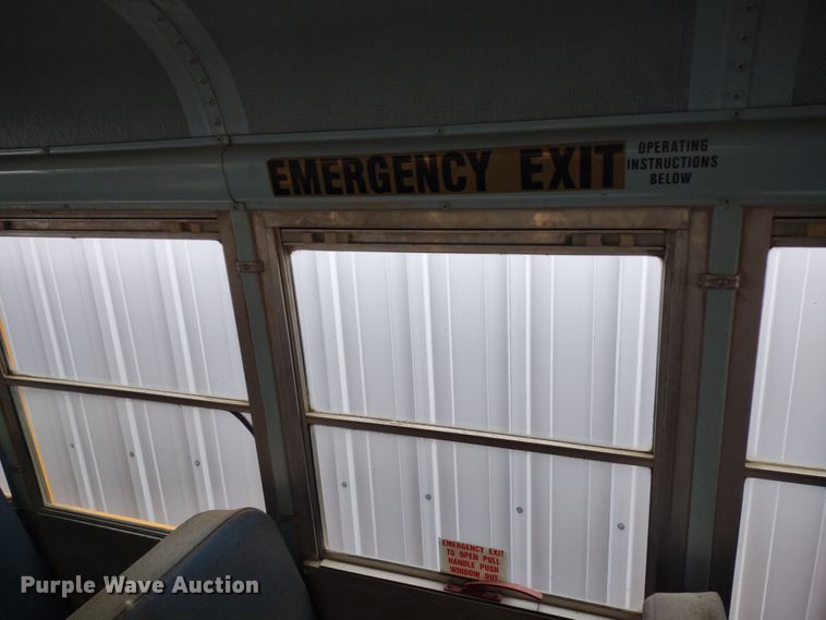 image for item DR8172 1999 International 3800  school bus