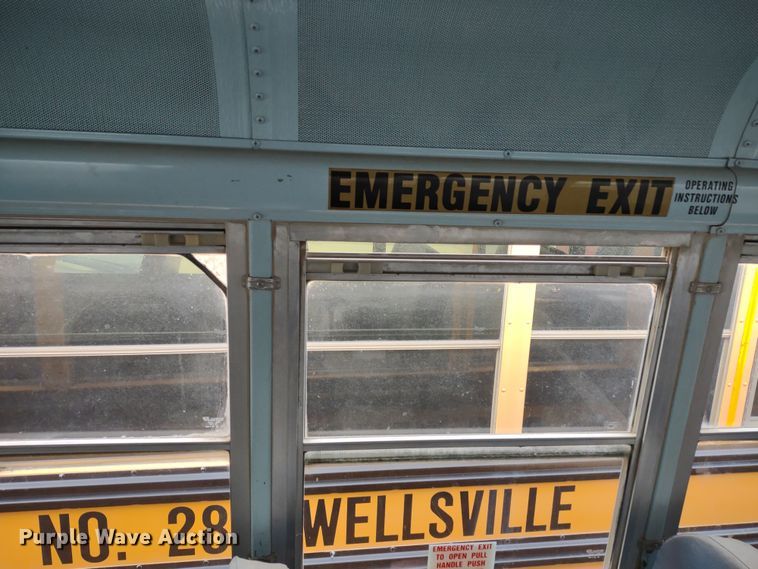 image for item DR8172 1999 International 3800  school bus