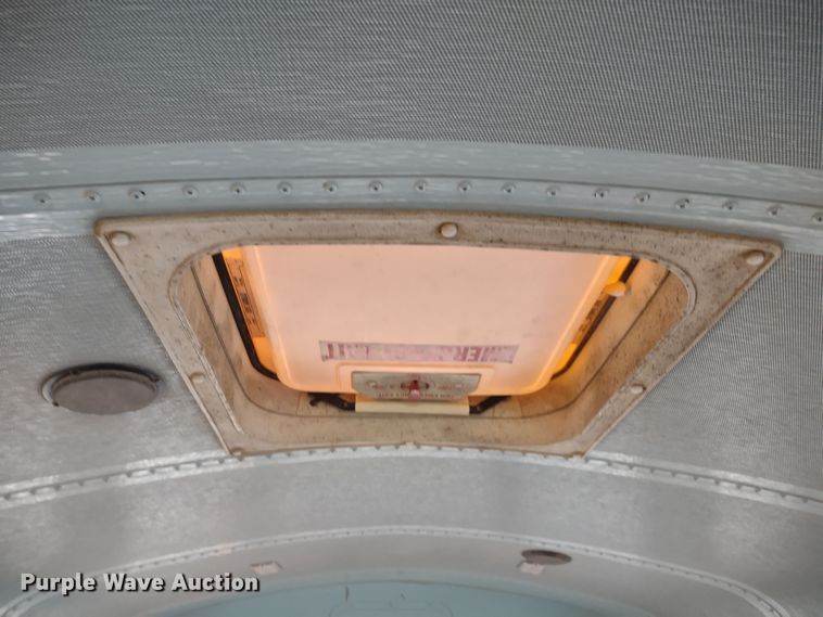 image for item DR8172 1999 International 3800  school bus