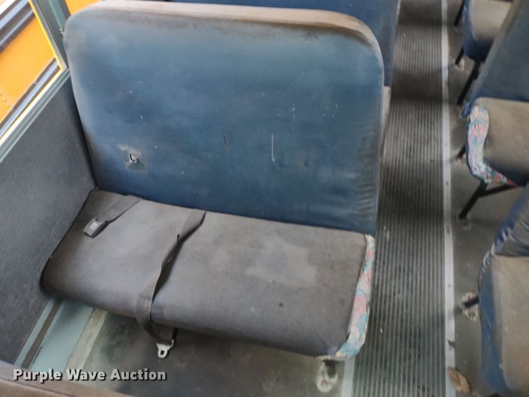 image for item DR8172 1999 International 3800  school bus