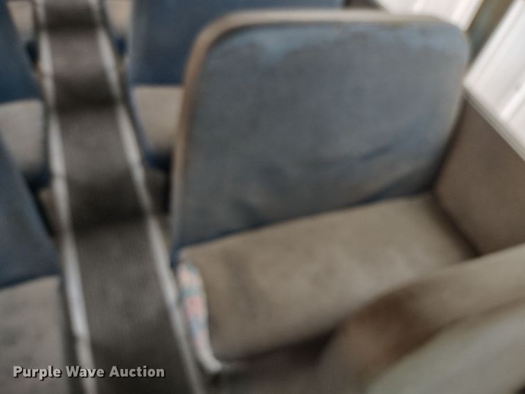 image for item DR8172 1999 International 3800  school bus