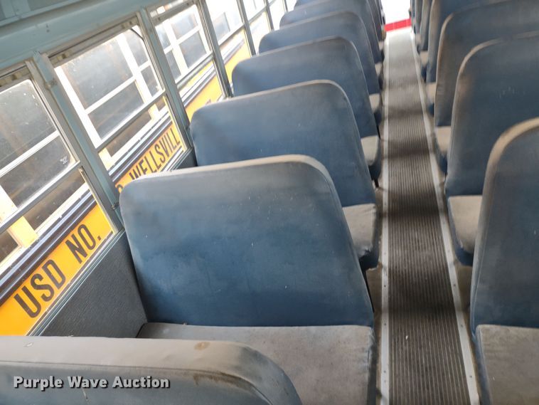 image for item DR8172 1999 International 3800  school bus