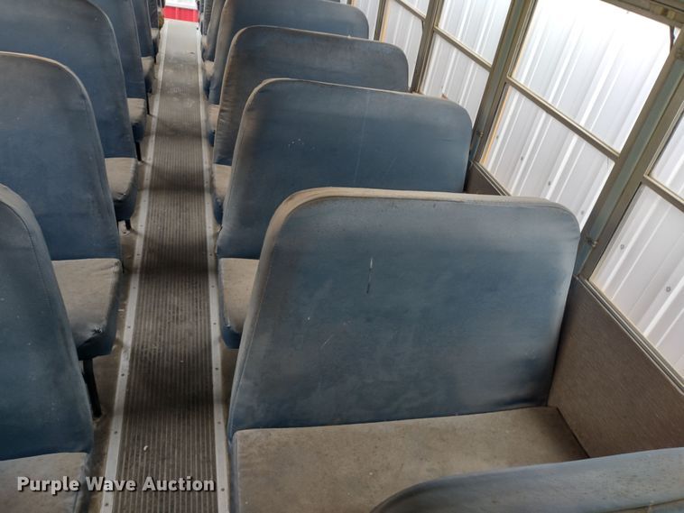 image for item DR8172 1999 International 3800  school bus