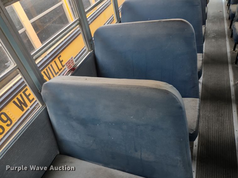 image for item DR8172 1999 International 3800  school bus