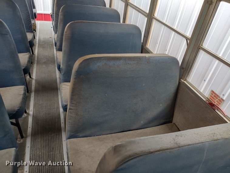 image for item DR8172 1999 International 3800  school bus