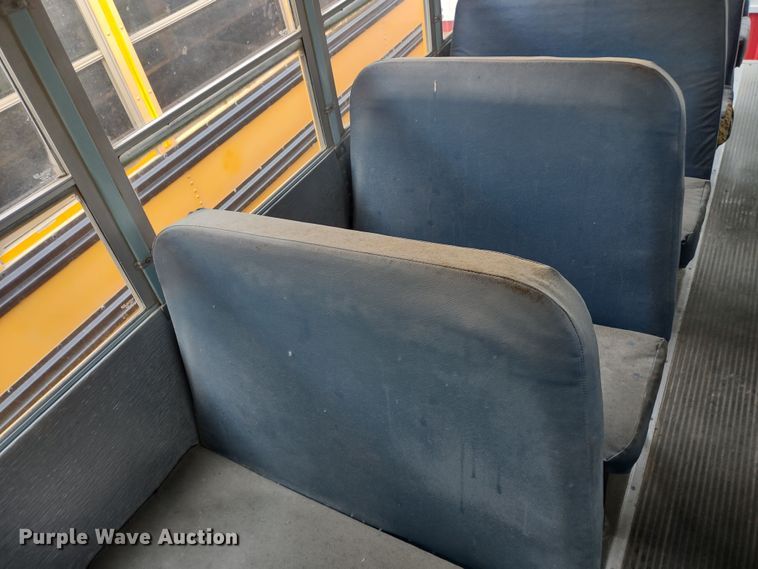 image for item DR8172 1999 International 3800  school bus