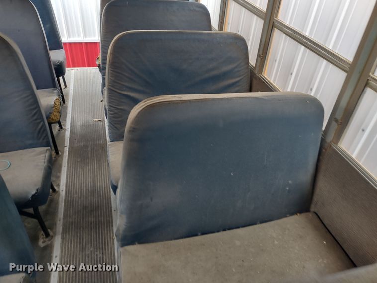 image for item DR8172 1999 International 3800  school bus