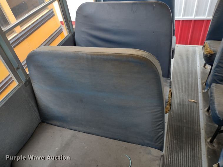 image for item DR8172 1999 International 3800  school bus