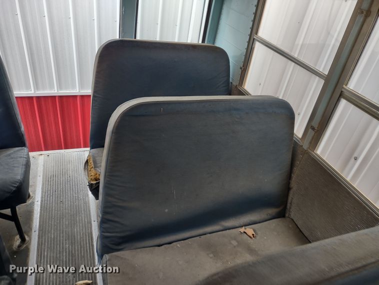 image for item DR8172 1999 International 3800  school bus