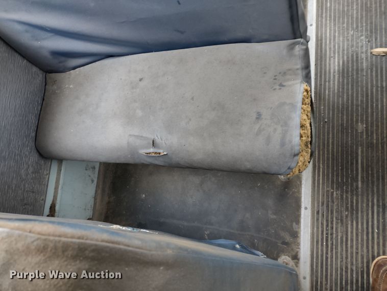 image for item DR8172 1999 International 3800  school bus