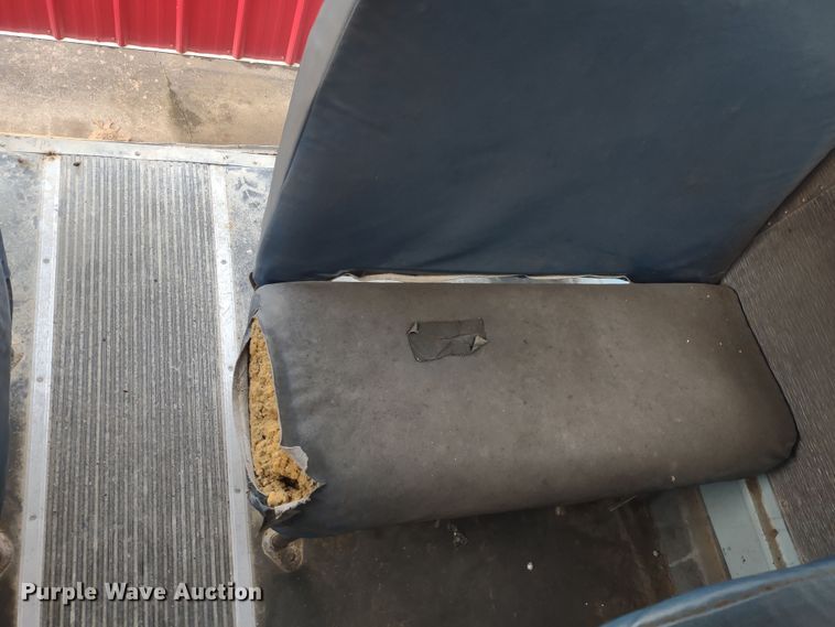 image for item DR8172 1999 International 3800  school bus