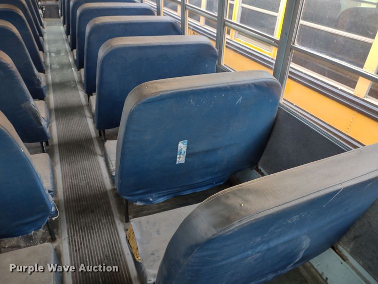 image for item DR8172 1999 International 3800  school bus