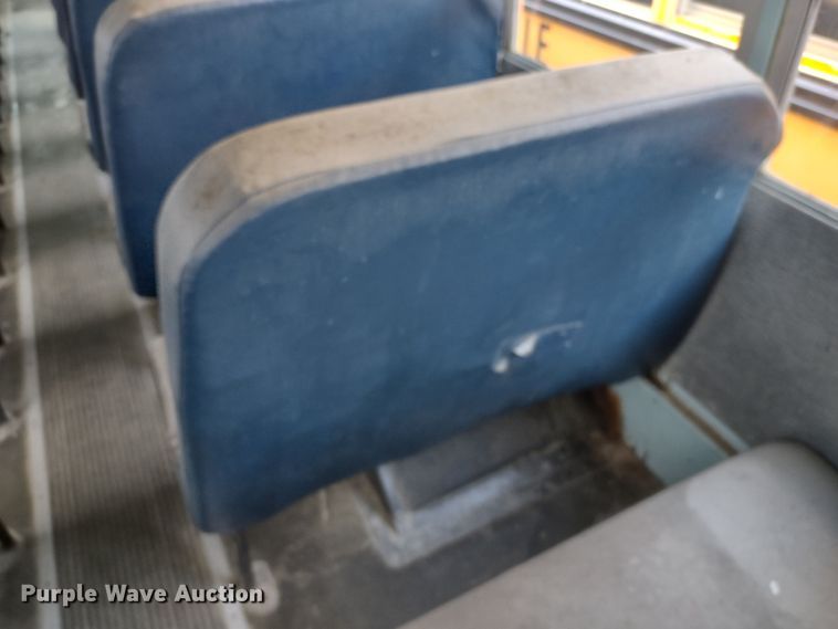 image for item DR8172 1999 International 3800  school bus