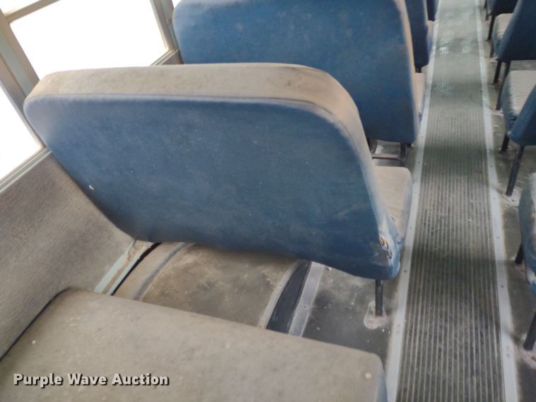 image for item DR8172 1999 International 3800  school bus