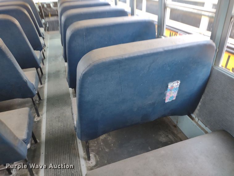 image for item DR8172 1999 International 3800  school bus