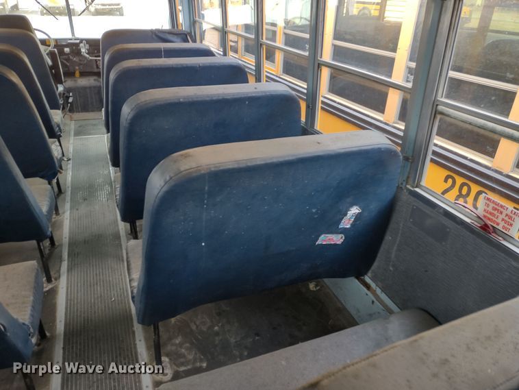 image for item DR8172 1999 International 3800  school bus