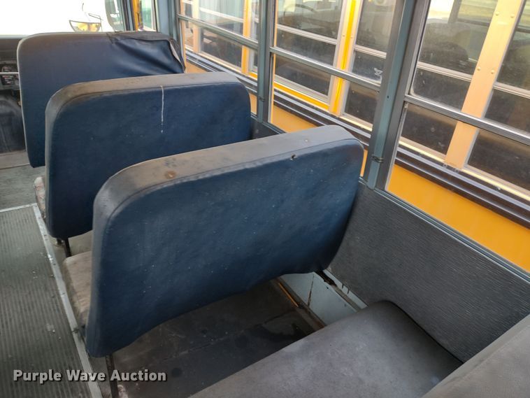 image for item DR8172 1999 International 3800  school bus